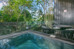 SOPHISTICATED AND UNIQUE STYLE STUDIO