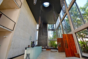 SOPHISTICATED AND UNIQUE STYLE STUDIO