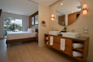 1-BEDROOM RESIDENCE WITH 5-DIAMOND LUXURY AMENITIES