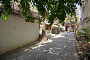 MASTER RENTAL: STRATEGIC INVESTMENT LOT IN DOWNTOWN (RESIDENTIAL/COMMERCIAL)