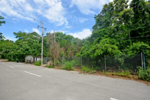 LOT BETWEEN DIAGONAL 65 AND 75 SOUTH WITH 21 SOUTH ST AND 19 BIS SOUTH ST, WITH