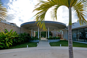 LAGUNAS CENTRAL PARK SWIM UP STUDIO