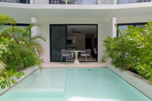 LAGUNAS CENTRAL PARK SWIM UP STUDIO
