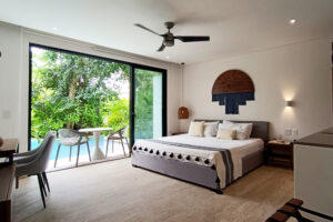 LAGUNAS CENTRAL PARK SWIM UP STUDIO