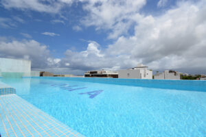 ONE BEDROOM IN THE CARIBBEAN A FEW STEPS FROM THE SEA