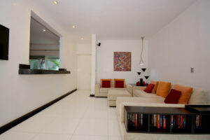 VIBRANT AND UNIQUE PH LOCATED IN PREMIUM AREA, JUST STEPS TO THE BEACH