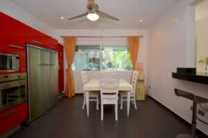VIBRANT AND UNIQUE PH LOCATED IN PREMIUM AREA, JUST STEPS TO THE BEACH