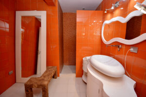 VIBRANT AND UNIQUE PH LOCATED IN PREMIUM AREA, JUST STEPS TO THE BEACH