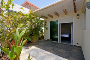 VIBRANT AND UNIQUE PH LOCATED IN PREMIUM AREA, JUST STEPS TO THE BEACH