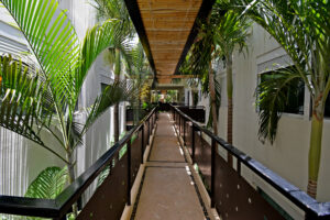 VIBRANT AND UNIQUE PH LOCATED IN PREMIUM AREA, JUST STEPS TO THE BEACH