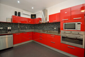 VIBRANT AND UNIQUE PH LOCATED IN PREMIUM AREA, JUST STEPS TO THE BEACH