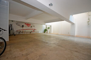 EXCLUSIVE RESIDENCE WITH PRIVATE DOCK