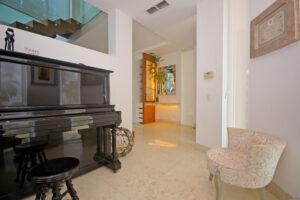 EXCLUSIVE RESIDENCE WITH PRIVATE DOCK