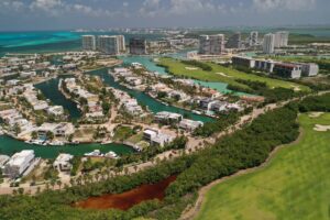 EXCLUSIVE RESIDENCE WITH PRIVATE DOCK
