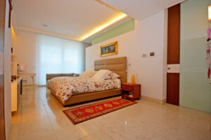EXCLUSIVE RESIDENCE WITH PRIVATE DOCK
