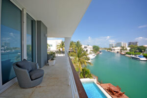 EXCLUSIVE RESIDENCE WITH PRIVATE DOCK