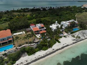 SUPER LUXURY BEACHFRONT VILLA IN THE HOTEL ZONE