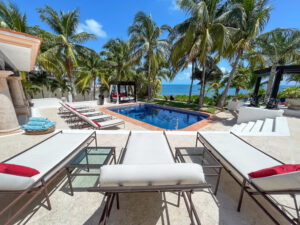 SUPER LUXURY BEACHFRONT VILLA IN THE HOTEL ZONE