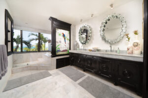 SUPER LUXURY BEACHFRONT VILLA IN THE HOTEL ZONE