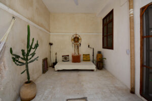 CHARMING VINTAGE HOUSE