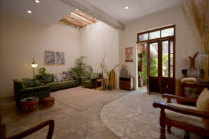 CHARMING VINTAGE HOUSE