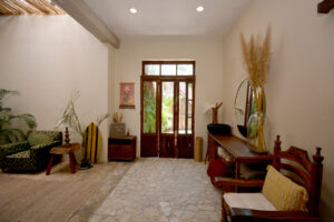 CHARMING VINTAGE HOUSE