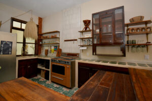 CHARMING VINTAGE HOUSE