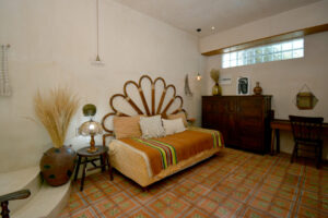 CHARMING VINTAGE HOUSE