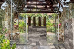 ESMERALDA BLACK PENTHOUSE