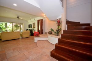 DUPLEX 6 BEDROOM HOME NEAR THE BEACH