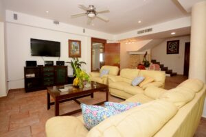 DUPLEX 6 BEDROOM HOME NEAR THE BEACH