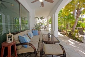 DUPLEX 6 BEDROOM HOME NEAR THE BEACH