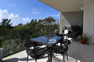 Elegant Sanctuary Between Jungle And Sea