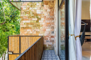 INCREDIBLE APARTMENT WITH PRIVATE BALCONY AND DOUBLE APARTMENT OPTION