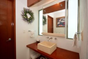 DUPLEX 6 BEDROOM HOME NEAR THE BEACH