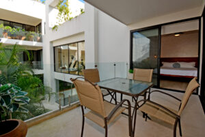 YOUR TROPICAL OASIS AWAITS: A LUXURIOUS RETREAT IN TULUM