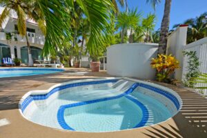DUPLEX 8 BEDROOM HOME NEAR THE BEACH