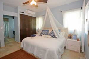 DUPLEX 8 BEDROOM HOME NEAR THE BEACH