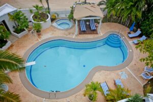DUPLEX 8 BEDROOM HOME NEAR THE BEACH
