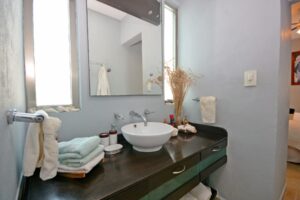 DUPLEX 8 BEDROOM HOME NEAR THE BEACH