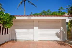 DUPLEX 8 BEDROOM HOME NEAR THE BEACH