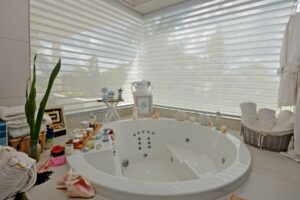 DUPLEX 8 BEDROOM HOME NEAR THE BEACH
