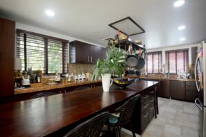 DUPLEX 8 BEDROOM HOME NEAR THE BEACH