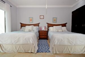 DUPLEX 8 BEDROOM HOME NEAR THE BEACH