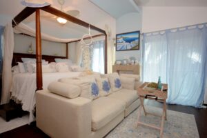 DUPLEX 8 BEDROOM HOME NEAR THE BEACH