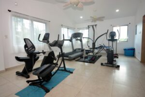 DUPLEX 8 BEDROOM HOME NEAR THE BEACH