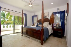 DUPLEX 8 BEDROOM HOME NEAR THE BEACH