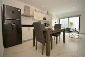 CHARMING ONE BEDROOM APARTMENT WITH PATIO, EXCELLENT LOCATION