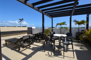 CHARMING ONE BEDROOM APARTMENT WITH PATIO, EXCELLENT LOCATION