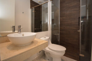 CHARMING ONE BEDROOM APARTMENT WITH PATIO, EXCELLENT LOCATION
